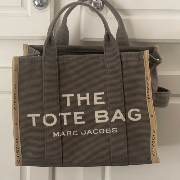 Marc Jacob’s Jacquard Medium Tote Bag - MEDIUM - Picture 1 of 10